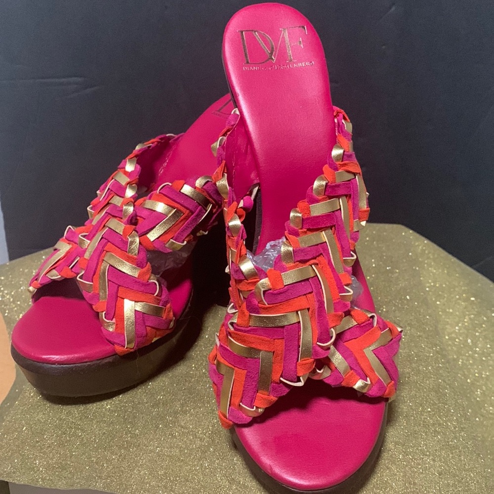 🎉HP🎉. NWOT DIANE VON FURSTENBERG  wood platform  sandals size 8